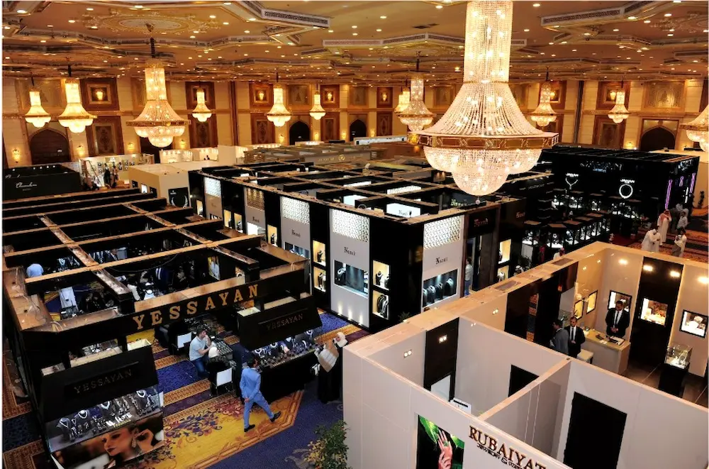 معرض-مجوهرات-بقاعة-فخمة