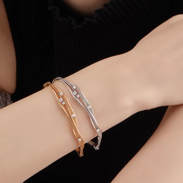 40441_2_Kooheji_Jewellery_Cammilli_Bangle_OG_K004-014-000044-DIA-A-OR-OO.webp